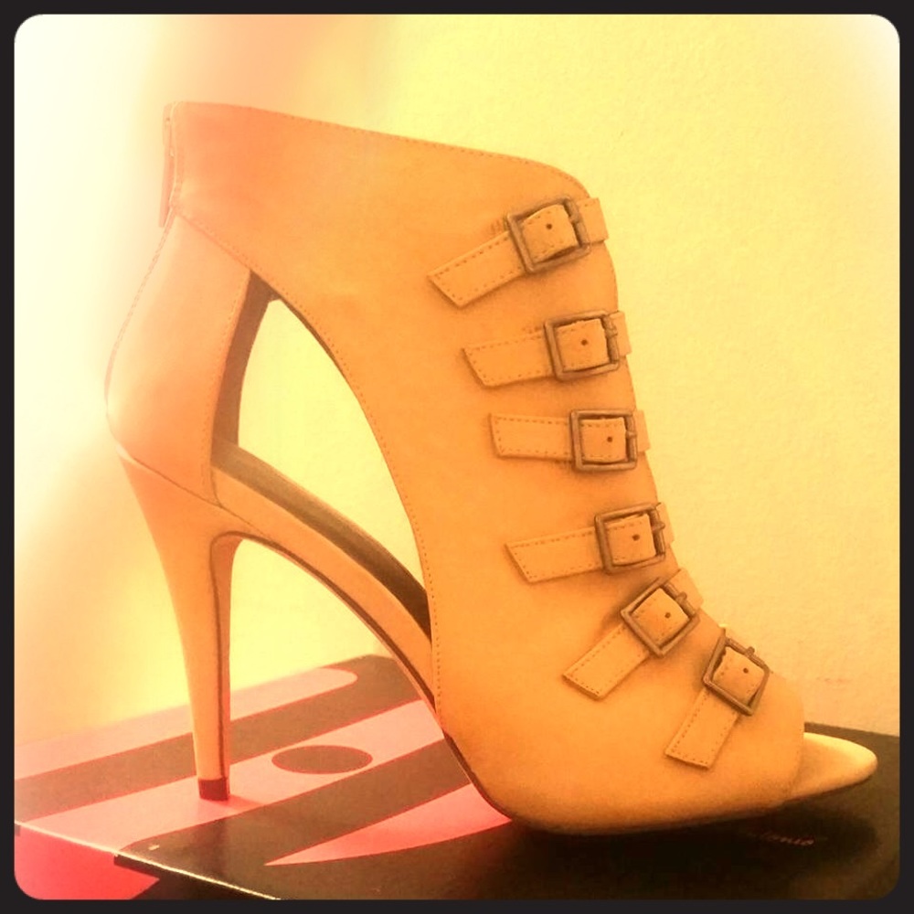 New Taupe high heel